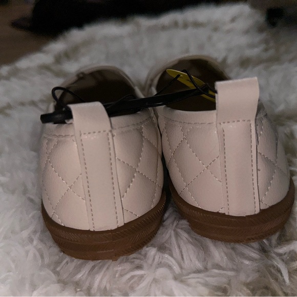 This is a comfort foam slip on shoe, size 6, never worn. Great condition - Picture 3 of 5